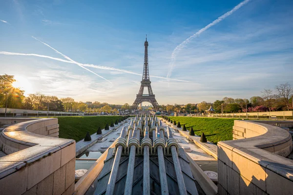 Uitzicht op de Eiffel toren vanaf het Palais de Chaillot, Parijs, Frankrijk — Stockfoto
