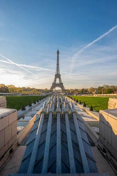 Uitzicht op de Eiffel toren vanaf het Palais de Chaillot, Parijs, Frankrijk — Stockfoto