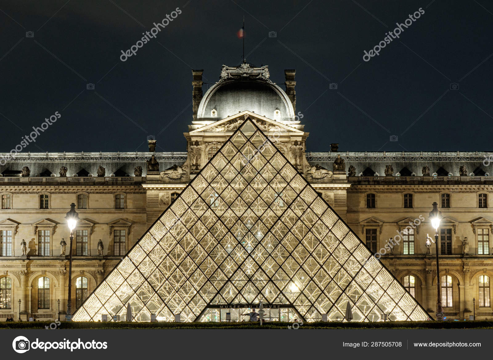 Louvre Museum At Night Paris France Stock Editorial Photo