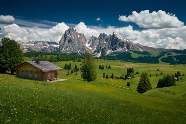Alpe di Siusi / Seiser Alm, Dolomitler, İtalya çevresindeki manzara