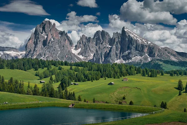 The landscape around Alpe di Siusi/Seiser Alm, Dolomites, Italy — Stock Photo, Image