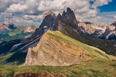 Seceda tepesinin etrafındaki manzara, Dolomitler, İtalya