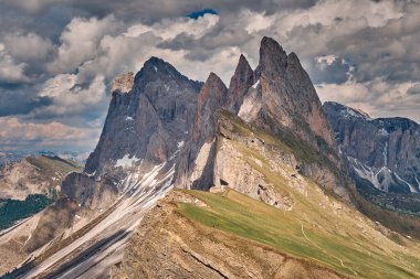 Seceda tepesinin etrafındaki manzara, Dolomitler, İtalya