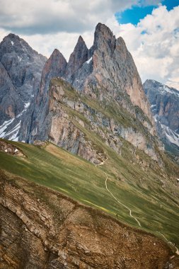 Seceda tepesinin etrafındaki manzara, Dolomitler, İtalya