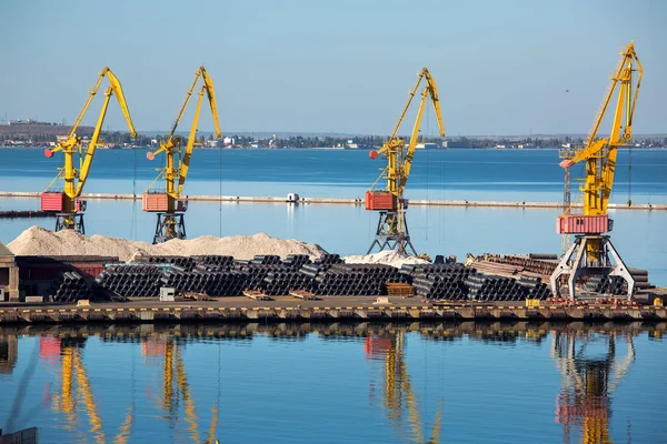 Dock Sea Trade Port För Export Varor Från Metall Rulle — Stockfoto