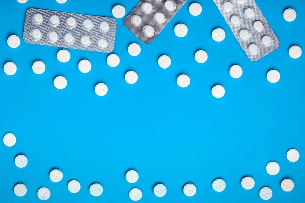 Conceptuele Achtergrond Medische Thema Pillen Blauwe Achtergrond Met Kopie Ruimte — Stockfoto