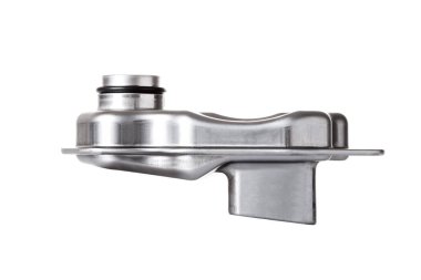 Yan görünümü değiştirilebilir yedek parça beyaz bir arka plan üzerinde izole bir otomatik şanzıman cvt şanzıman yağı kaba filtre metal gövde.