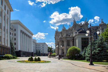 Kiev, Ukrayna - 4 Haziran 2018: Bina Ukrayna ve ev Chimaeras Kiev ile cumhurbaşkanlığı yönetim.