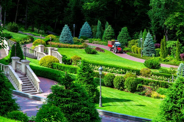 Parque Para Caminar Con Escaleras Balaustres Con Una Variedad Plantaciones —  Fotos de Stock