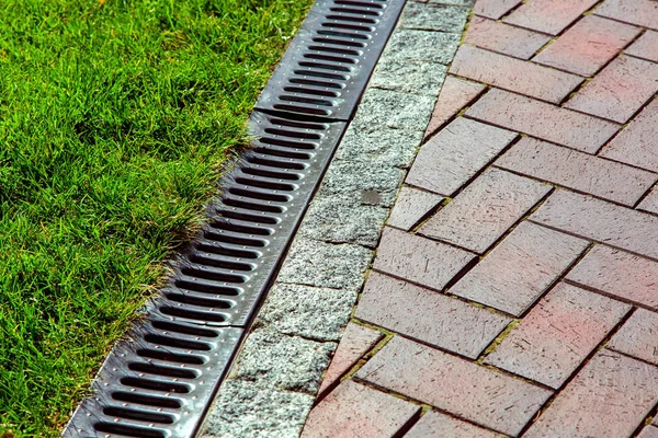 Iron Drainage Net Paving Slab Green Lawn — Stock Photo, Image