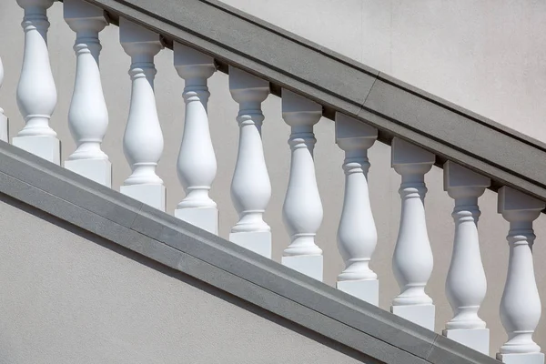 Barandillas Blancas Barandillas Escaleras Piedra Gris Primer Plano Detalles Arquitectura —  Fotos de Stock