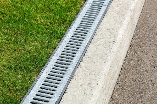 Iron Drainage System Closeup Iron Grille Asphalt Road Green Grass — Stock Photo, Image