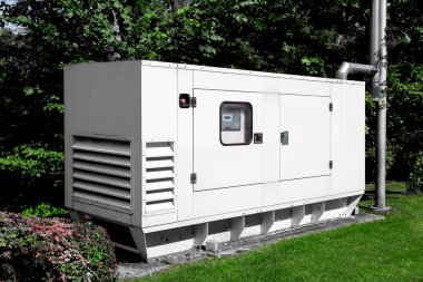 Kesintisiz güç kaynağı için acil durum jeneratörü, elektrik santrali yönetimiyle birlikte demir kaplamalı dizel kurulum..