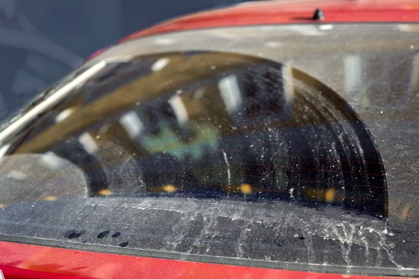 Грязное Окно Автомобиля Вид Сзади Хэтчбек Пыль Сухую Грязь Следами — стоковое фото