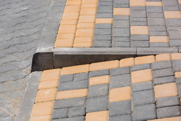 Rampe Für Den Abstieg Von Radfahrzeugen Vom Fußweg Auf Die — Stockfoto