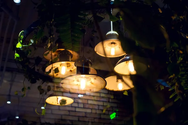 Lanternas Retro Com Luzes Redondas Uma Lâmpada Edison Com Brilho — Fotografia de Stock