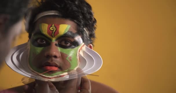 Chuttikaran Colorindo Lábios Dançarino Kathakali — Vídeo de Stock