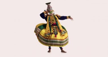 Genç adam Kathakali dansı yapıyor.