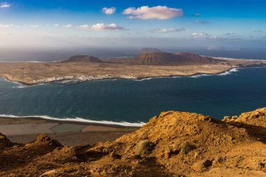 La Graciosa Island ön plan ve kopya alanı ile Lanzarote kıyıları