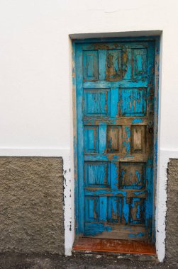 Lanzarote, İspanya 12 Aralık 2017: Lime lime mavi ahşap kapı üzerinde 13 Aralık 2017 yılında küçük bir köy Lanzarote Adası, İspanya.