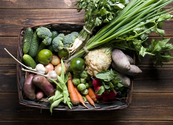 Ahşap doğal taze sebze.