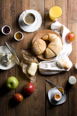 Ahşap üzerine lezzetli breakfast
