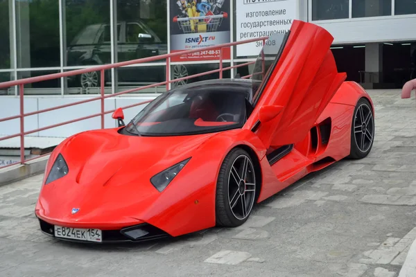 Novosibirsk Rusia 2018 Marussia Motors Modelo Color Rojo Vista Frontal — Foto de Stock