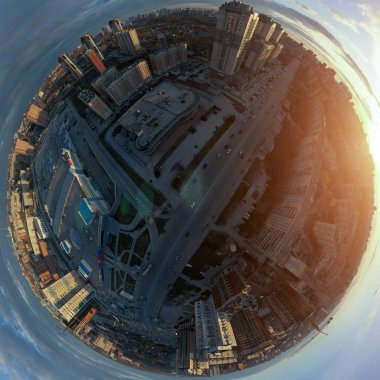 Novosibirsk, Rusya - 05.20.2018: Küresel panorama 360 derece şehir, binalar, orman, Alışveriş Merkezi, taşıma. yukarıdan bir quadrocopter yardımı ile çekim.