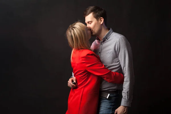 Jonge Mooie Wit Blond Meisje Fel Rode Pak Met Jasje — Stockfoto