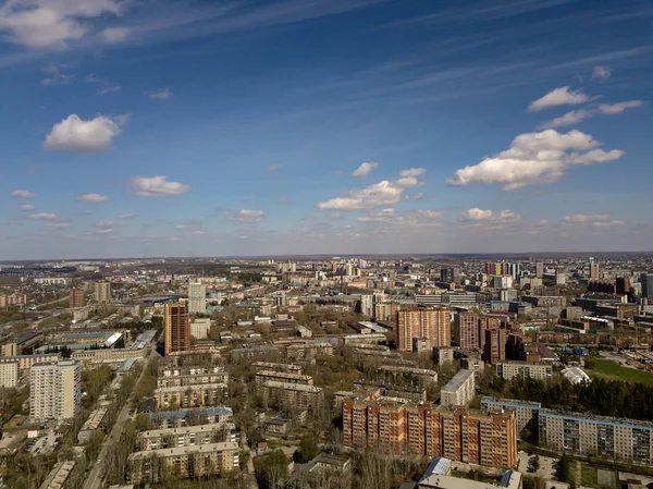 Nubes Cielo Azul Con Edificios Debajo Ellos Novosibirsk Rusia Calles — Foto de Stock