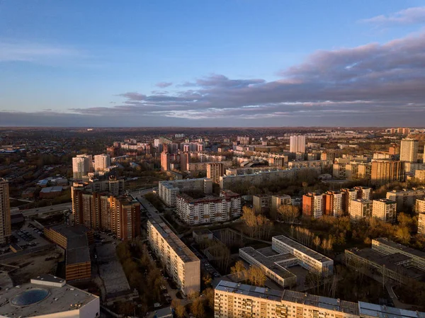 Diferentes Edifícios Novosibirsk Rússia Céu Azul Com Nuvens Estão Acima — Fotografia de Stock