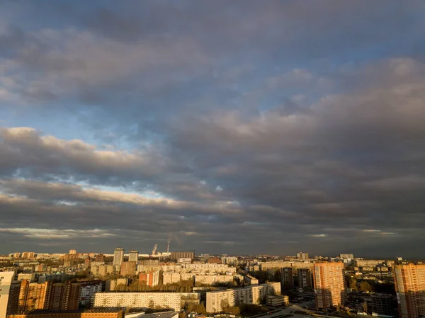 Diferentes Edifícios Novosibirsk Rússia Céu Azul Com Nuvens Estão Acima — Fotografia de Stock