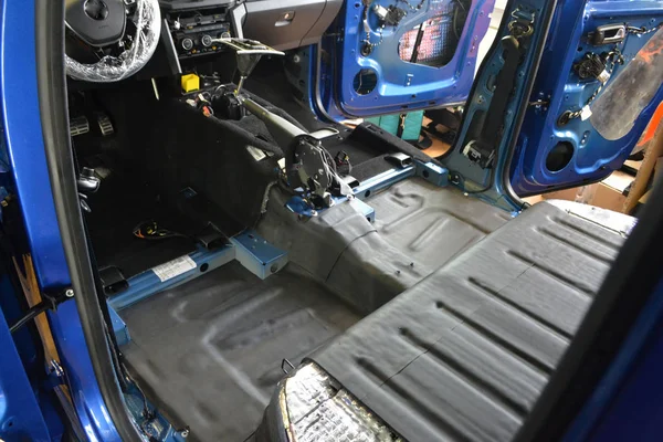 Tuning the car in a pickup truck body with three layers of noise insulation on the floor, under the seats, doors and on the rear wall. Sound and vibration isolation using soft material with a car breakdown.