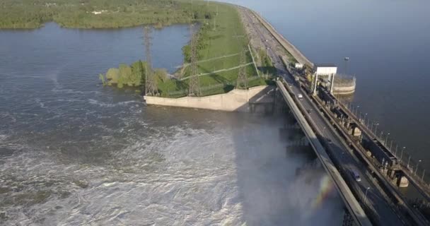 Letecký Pohled Novosibirské Vodní Elektrárna Vodopádem Slunné Letní Bezvětrného Dne — Stock video