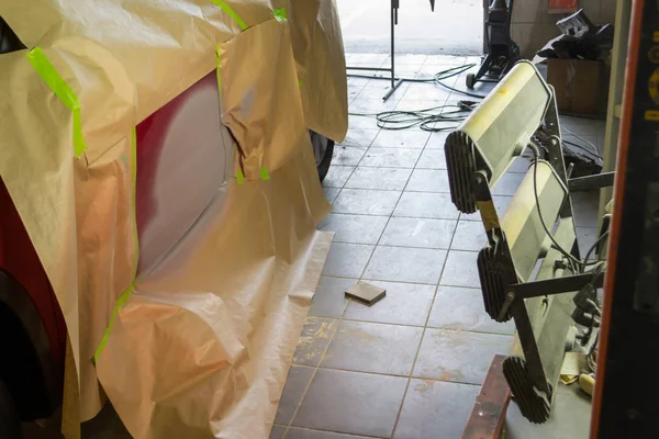 Secagem Infravermelha Partes Corpo Carro Após Aplicação Massa Vidraceiro Pintura — Fotografia de Stock