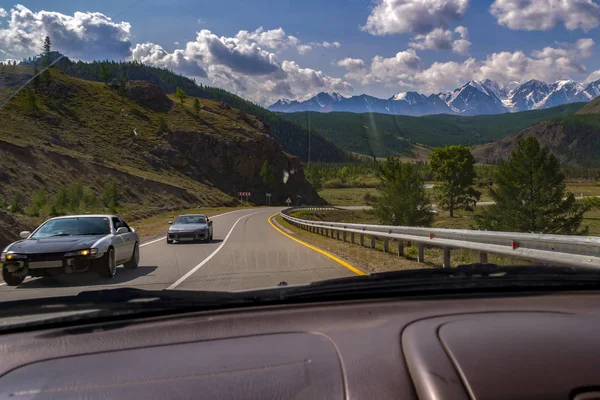 Vista Desde Ventana Del Coche Dos Coches Deportivos Deriva Que — Foto de Stock