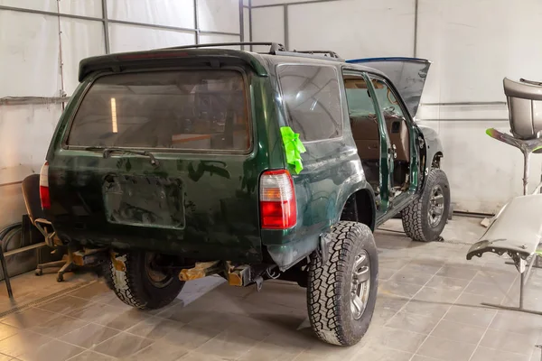 Carro Verde Após Grave Acidente Com Uma Frente Completamente Quebrado — Fotografia de Stock