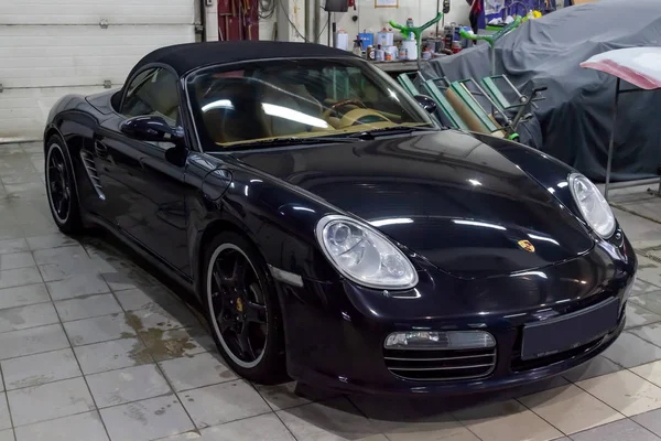 Новосибирск Россия 2018 Black Porsche Boxster 2006 Вид Спереди Парковку — стоковое фото