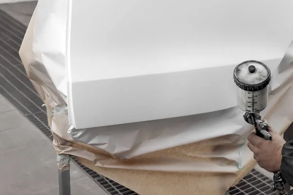 Male Worker Paints Spray Gun Part Car Body White Being — Stock Photo, Image