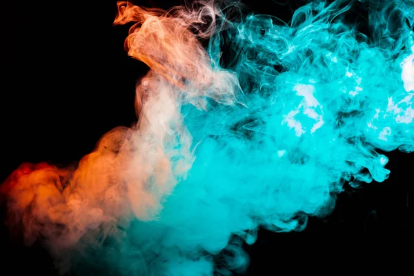Mehrfarbiger Dicker Rauch Beleuchtet Von Licht Vor Dunklem Hintergrund Mit — Stockfoto