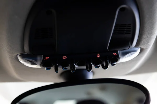 Oświetlenie Kontroli Wewnątrz Samochodu Góry Desce Rozdzielczej Lusterko Wsteczne Kolorze — Zdjęcie stockowe