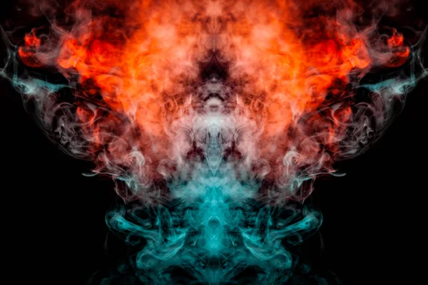 五颜六色的烟雾在黑色的背景上散开 像橙蓝和白火一样升起 呈现出外星人头部的神秘形状 — 图库照片