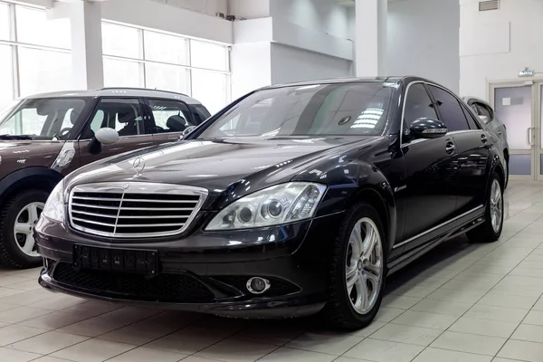 Novosibirsk Rusia 2018 Vista Frontal Del Sedán Mercedes Benz Class —  Fotos de Stock