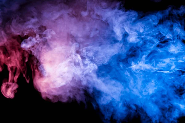 在黑暗的背景上的五颜六色的霓虹灯烟雾图案 颜色从蓝色过渡到紫罗兰色 带有白色的星尘颗粒 — 图库照片