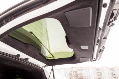 Siyah yumuşak malzeme alkantara ayarlama ve stil için atölye tarafından çekti Suv araç gövde iç