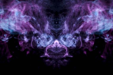 Çok renkli bir model mor ve mavi duman mistik bir şeklin bir hayaletin kafa veya siyah Yalıtılmış zemin tuhaf bir yaratık şeklinde. Dalgalar ve Buhar T-shirt baskı için soyut desen