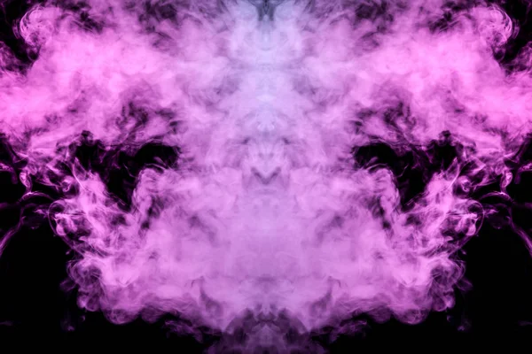 抽象神秘的蝙蝠剪影矫直的翅膀和头从五颜六色的烟雾流蒸发从一个蒸汽照亮的霓虹灯上的黑色背景打印在 T恤上 — 图库照片