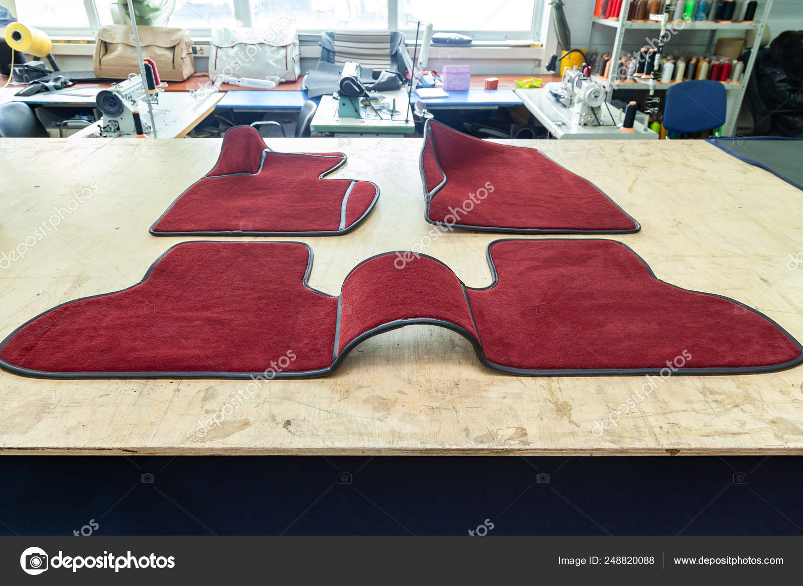 Voiture 3D tapis de sol faits à la main de couleur rouge de laine