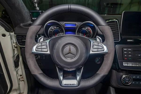 Interior view with steeering wheel and dashboard of luxury very — Stock Photo, Image