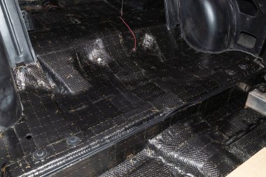 Gövdesinde bir sedan üç kat ile gürültü Insula otomobil tuning